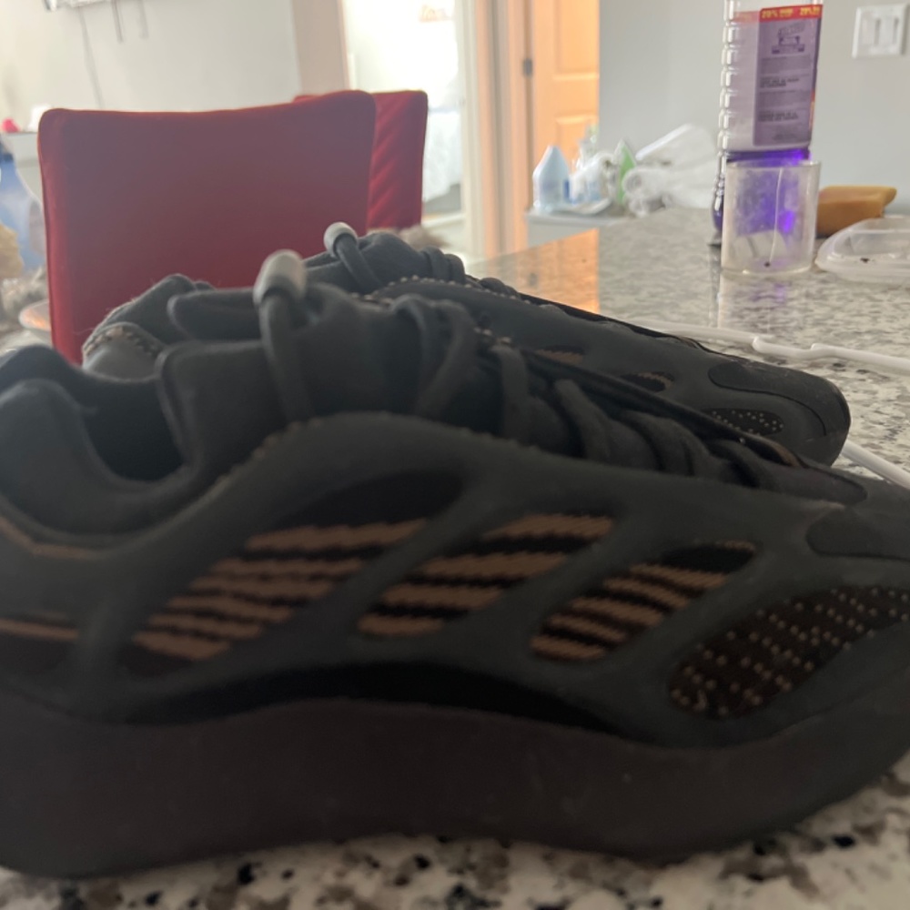 Yezzy - Picture 3 of 4